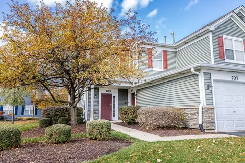 709 Genesee Dr, Naperville, IL 60563