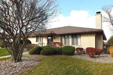 8250 Aspen Ln, Tinley Park, IL 60477
