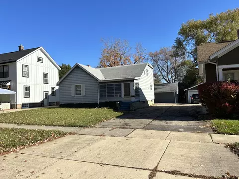 424 S Commonwealth Ave, Aurora, IL 60506