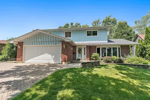 24 W Beech Dr, Schaumburg, IL 60193