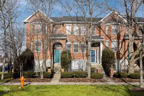 954 Shandrew Dr, Naperville, IL 60540