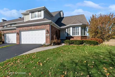 33058 N Stone Manor Dr, Grayslake, IL 60030