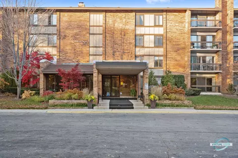 201 Lake Hinsdale Dr #308, Willowbrook, IL 60527