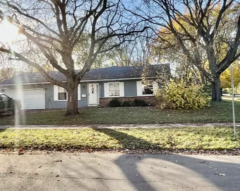 940 Laurel Dr, Aurora, IL 60506