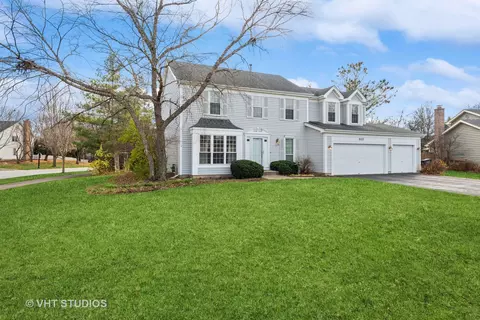 902 Fox Chase Cir, Saint Charles, IL 60174