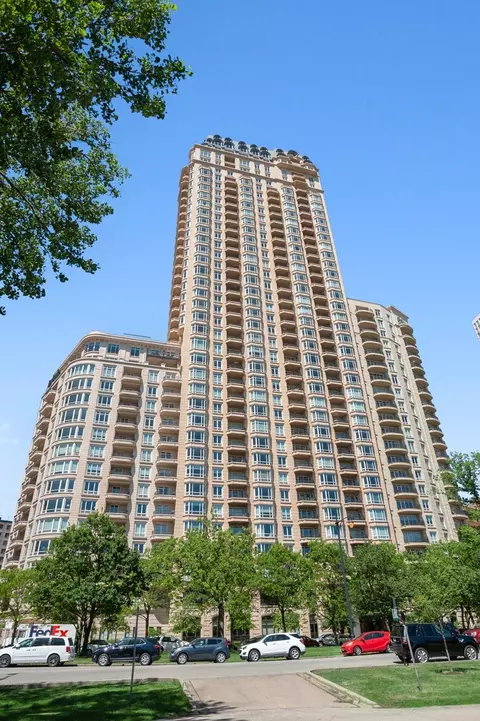 2550 N Lakeview Ave #S1805, Chicago, IL 60614