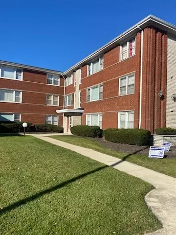 7932 S Pulaski Rd #302, Chicago, IL 60652