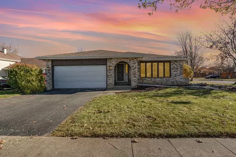 19137 Walter St, Lansing, IL 60438