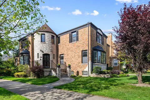 6100 N Kilbourn Ave, Chicago, IL 60646