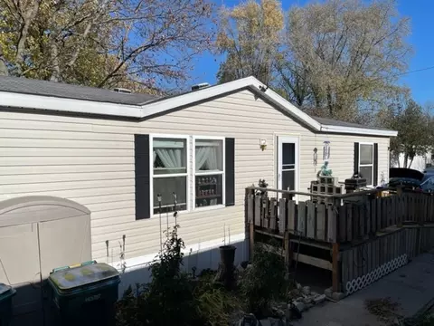 34 Maple St, Minooka, IL 60447 photo 2