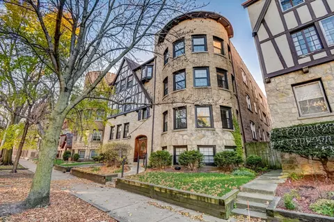 7448 N Hoyne Ave #1, Chicago, IL 60645