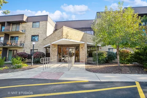 5600 Astor Ln #117, Rolling Meadows, IL 60008