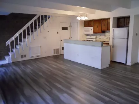 508 Kenneth Cir, Elgin, IL 60120 photo 4