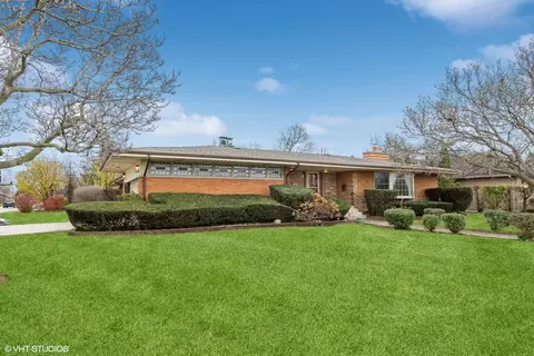 6453 N Kilpatrick Ave, Lincolnwood, IL 60712