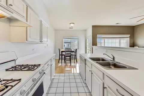 159 Braxton Ln, Aurora, IL 60504 photo 9