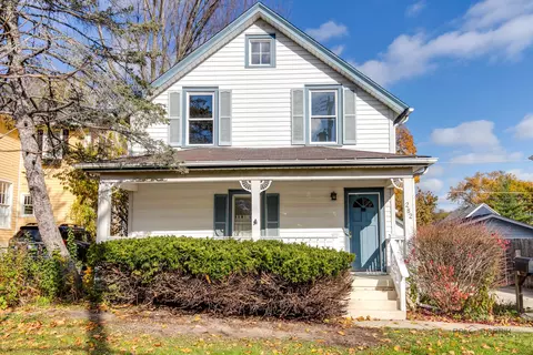 282 Mills Ct, Lake Forest, IL 60045