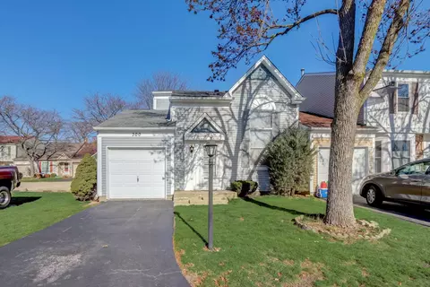 300 W Cherrywood Dr, Palatine, IL 60067