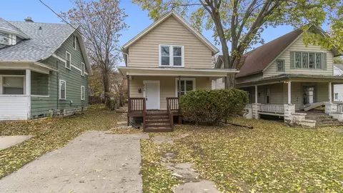 924 Grant Ave, Rockford, IL 61103
