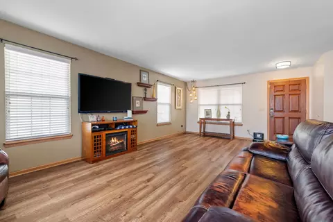 1811 Silver Ridge Dr, Plainfield, IL 60586 photo 3