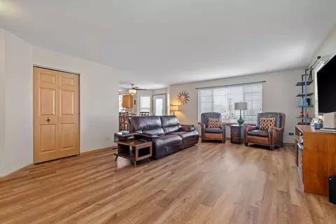 1811 Silver Ridge Dr, Plainfield, IL 60586 photo 4