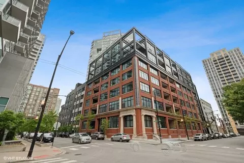 676 N Kingsbury St #303, Chicago, IL 60654