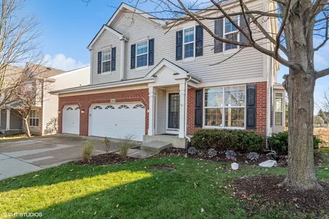 318 Emerald Dr, Streamwood, IL 60107