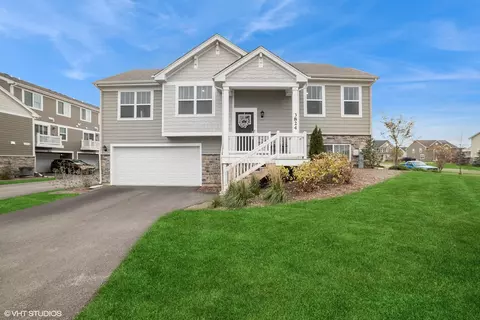 3824 Gansett Pkwy, Elgin, IL 60124