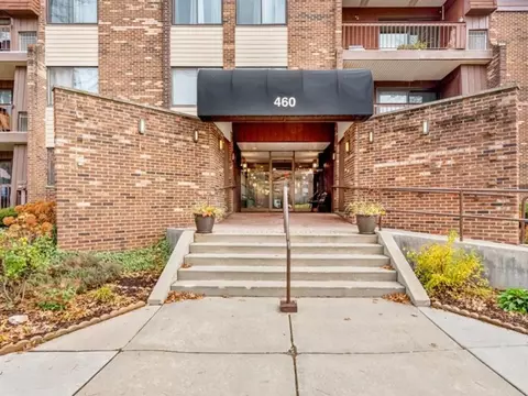 460 Raintree Ct #2D, Glen Ellyn, IL 60137