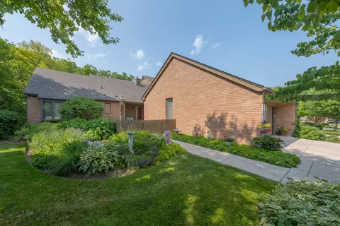256 Spring Cove Dr, Elgin, IL 60123