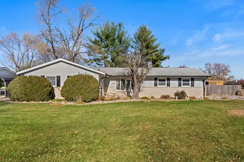 2220 Morningside Dr, Saint Joseph, IL 61873