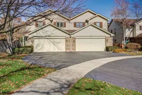 322 Cromwell Ct, Westmont, IL 60559