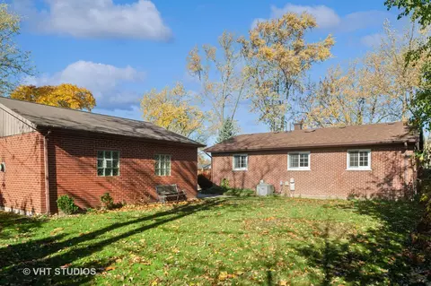 677 N Green Dr, Wheeling, IL 60090 photo 18