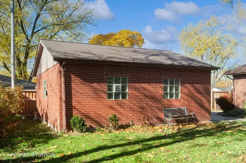 677 N Green Dr, Wheeling, IL 60090 photo 20