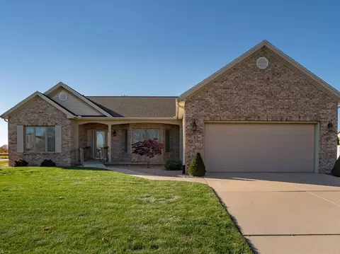 2 Paige Pl, Bloomington, IL 61704