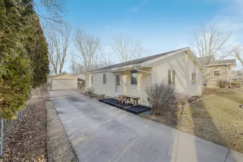 806 W Bond, Monticello, IL 61856