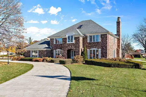 8411 Carriage Green Dr, Darien, IL 60561