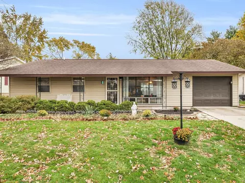 1106 Hollycrest Dr, Champaign, IL 61821