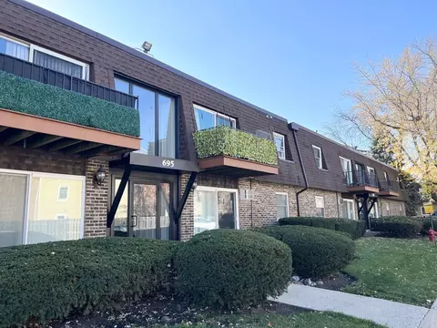 695 Grove Dr #207, Buffalo Grove, IL 60089