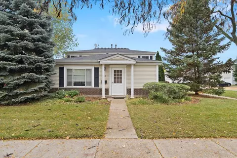 1515 Quaker Ln #121A, Prospect Heights, IL 60070