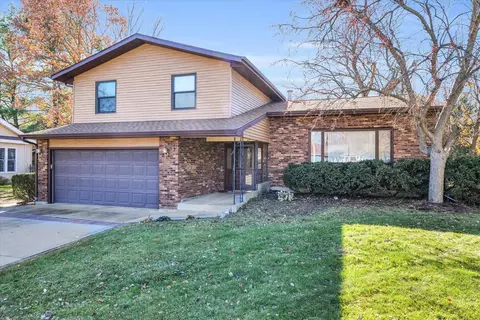 7 Clover Leaf Ct, Savoy, IL 61874