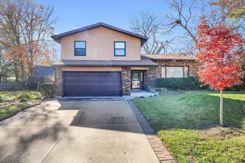 7 Clover Leaf Ct, Savoy, IL 61874 photo 2