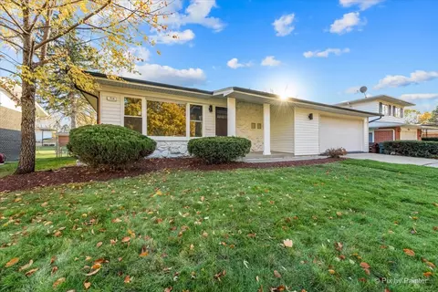 714 W Fitzhenry Ct, Glenwood, IL 60425
