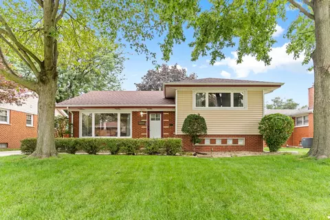 16426 Claire Ln, South Holland, IL 60473