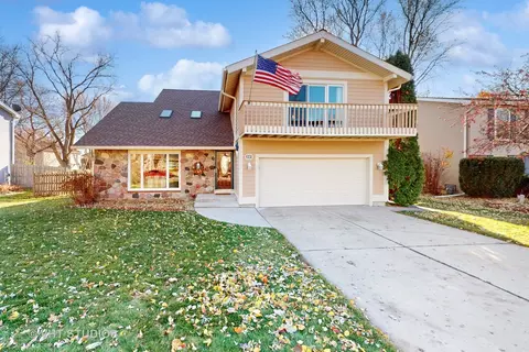 651 Monterey Dr, Crystal Lake, IL 60014