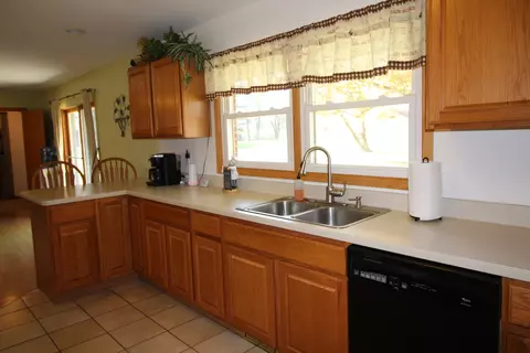 Kitchen - 9540 S Carls Dr, Plainfield, IL 60585 photo 2 of 3