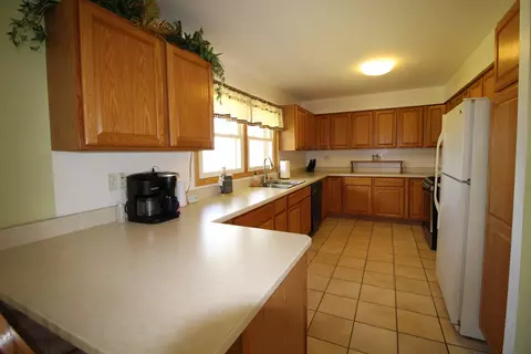 Kitchen - 9540 S Carls Dr, Plainfield, IL 60585 photo 1 of 3