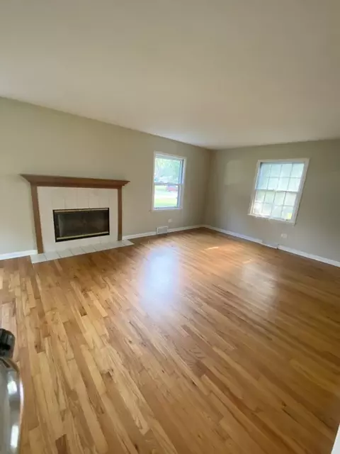 1201 Blackhawk Dr, Elgin, IL 60120 photo 3
