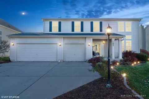 792 Williamstown Dr, Carol Stream, IL 60188