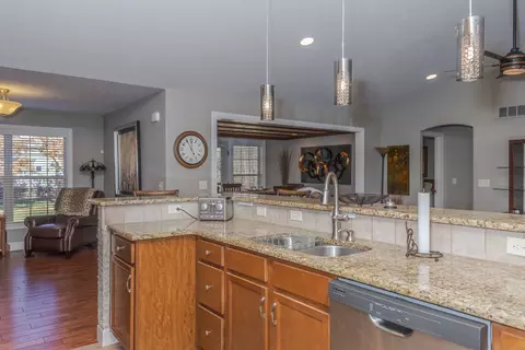 809 Witten Woods Dr, Bloomington, IL 61704 photo 21