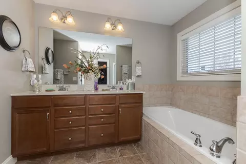 809 Witten Woods Dr, Bloomington, IL 61704 photo 32